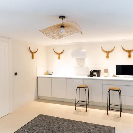 Charmante Petite Independante Avec Grande Terrasse Privee דירה אנטיב