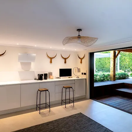 Charmante Petite Independante Avec Grande Terrasse Privee דירה *